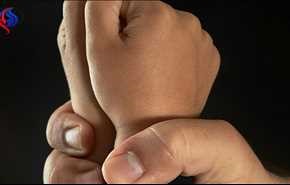 أب يقتل طفله الصغير على طريقة 