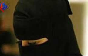 شاب سعودي معلقاً من عنقه على عارضة مرمى في ملعب!