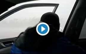 شاهد.. ماذا حدث لمراسل نشرة جوية أثناء قياس قوة إعصار إرما