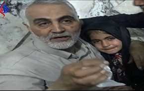شاهد كيف تصرف اللواء قاسم سليماني مع ابنة احد الشهداء!
