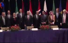 شاهد ماذا حدث عندما طلب جاويش أوغلو من الوزير القطري مصافحة 