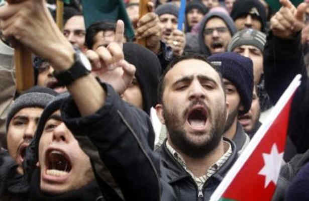 حمله اوباش به تظاهرکنندگان اردنی