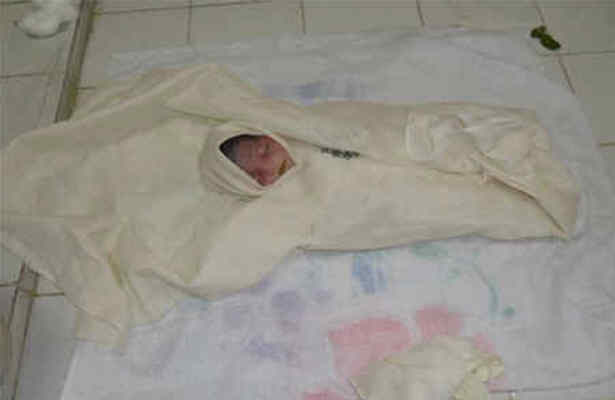 گازهاي سمي جان دختربچه بحريني راگرفت