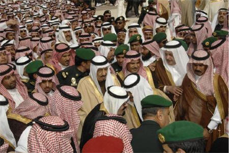 توسل رياض به توهم توطئه براي مقابله با انقلاب