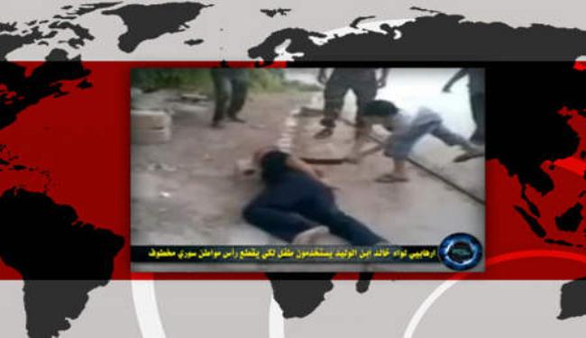 الارهابيون يستخدمون الاطفال لقطع رؤوس مواطنين سوريين