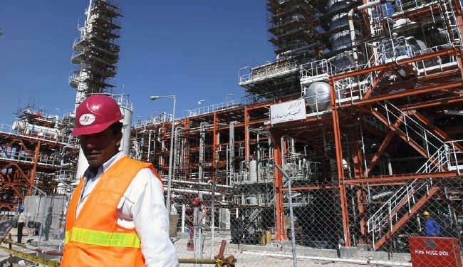 ايران تتحدى الحظر بتطوير المشاريع البتروكيمياوية