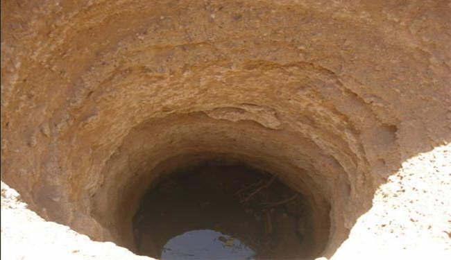 سكان جدة يحفرون آباراً 