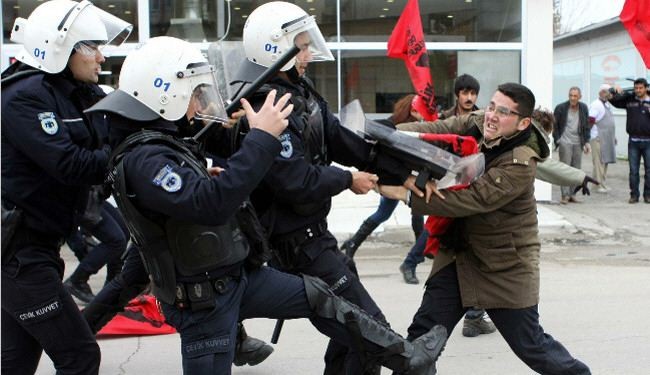 احتجاج امام سفارة المانيا بانقرة على نشر باتريوت