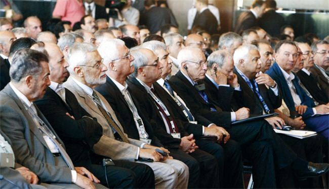 الائتلاف السوري المعارض يبحث خلافاته في القاهرة