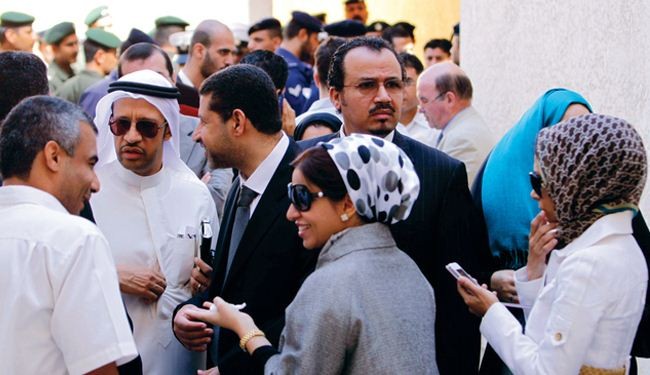فصل 7 اطباء وممرضة لمعالجتهم جرحى ثورة البحرين