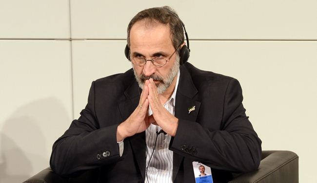 معاذ الخطيب يؤكد مجددا استعداده للحوار مع دمشق