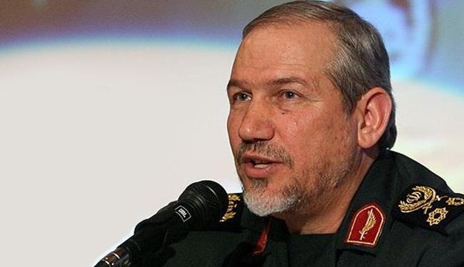 الامام الخميني والشعب الايراني مصدرالهام الثورات