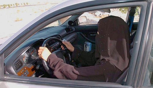 توقيف فتاة سعودية تقود سيارة بالرياض