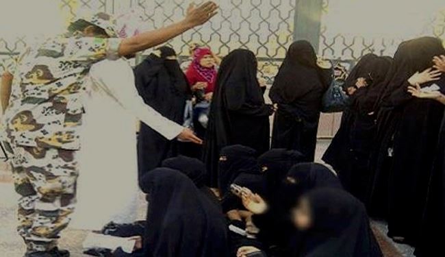 اعتقال النساء التي تتفاعل في المملكة