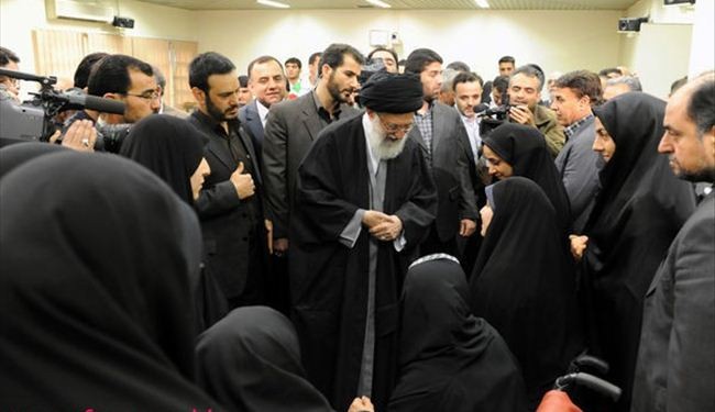 قائد الثورة یثني علی السیدات الریاضیات