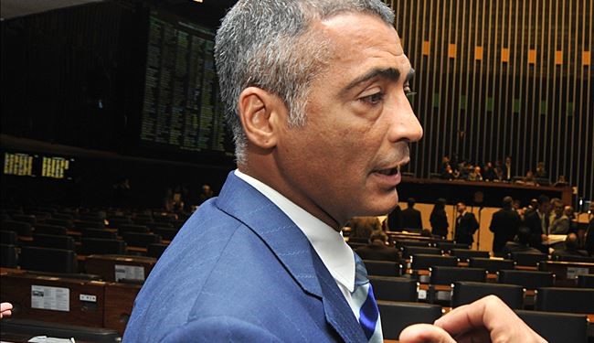 روماريو يحشد مؤيديه لإقصاء مارين من رئاسة الاتّحاد