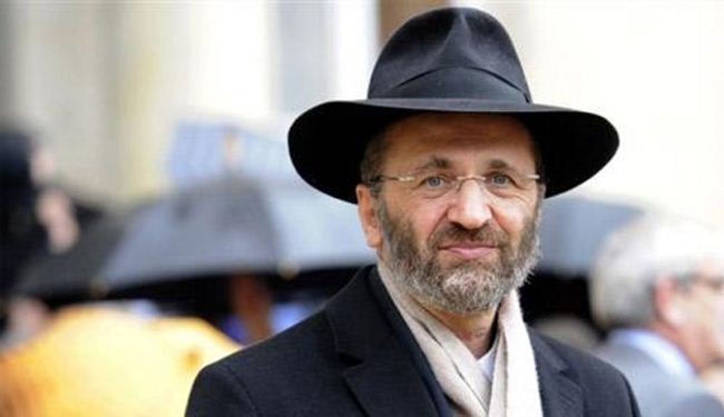 حاخام اليهود الاكبر في فرنسا يزور شهادته