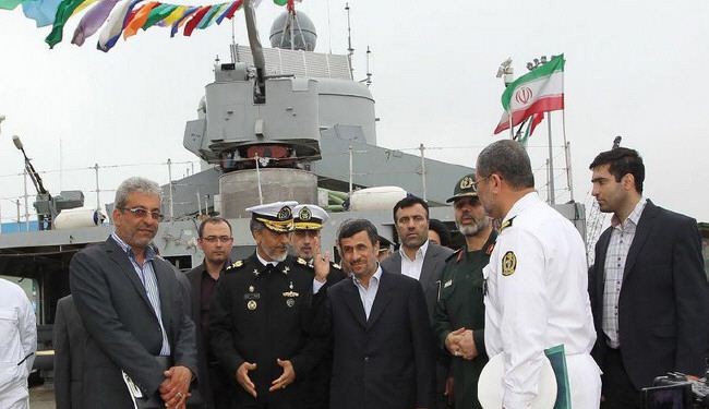 ايران تزيح قريبا الستار عن مدمرة وكاسحة الغام جديدة