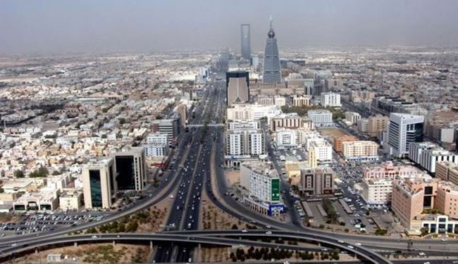 ستينية سعودية تتقدم بطلب لإسقاط شرط الولي عنها