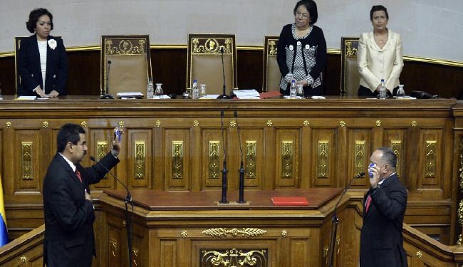 تنصيب نيكولاس مادورو رئيسا جديدا لفنزويلا