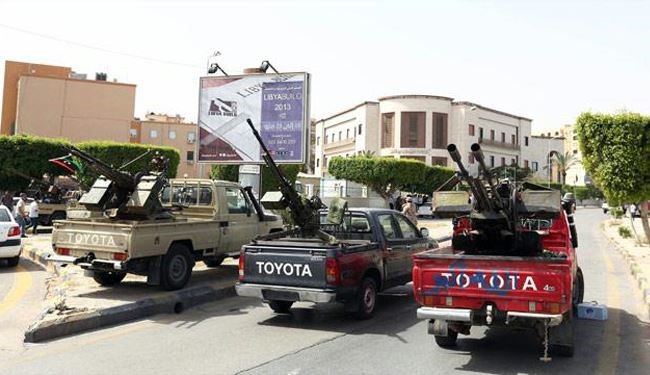 مسلحون يقتحمون وزارة العدل للمطالبة بقانون العزل