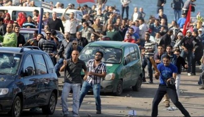 اشتباكات بين الامن ومعارضين لمرسي في القاهرة