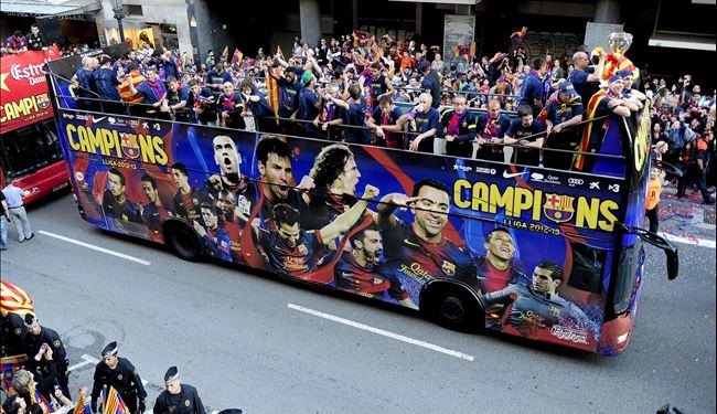 برشلونة يحتفل بلقب الليغا بين أنصاره