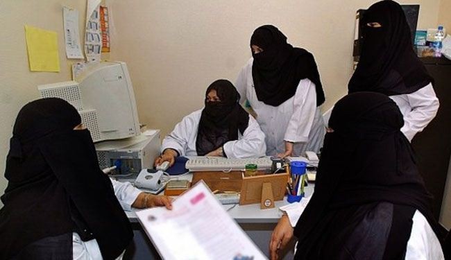 عبد الله الداوود: تحرشوا بالنساء في المحال التجارية