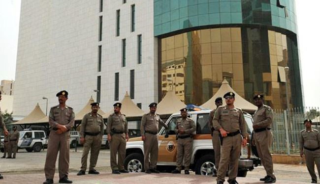 خانواده فعال عربستانی هنگام آزادی وی بازداشت شدند