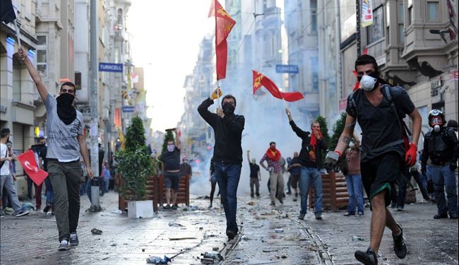 تركيا..إصابة نائبين وناشطون يرونها نسخة لـ