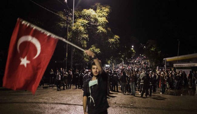 اكثر من الفي متظاهر مجددا قرب ساحة تقسيم بتركيا