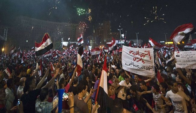 الجيش يحتجز مرسي ورئيس محكمة الدستور يحكم