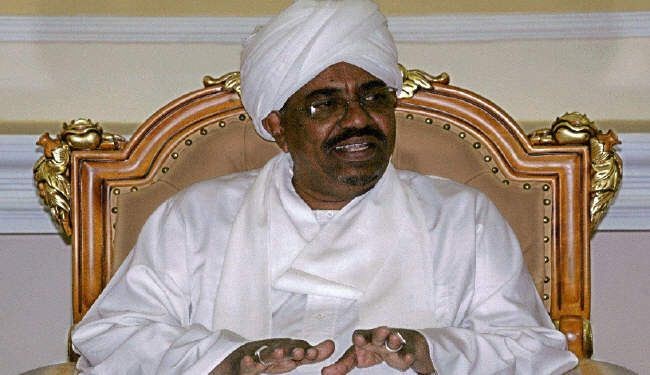 البشير يتحدى أمر الاعتقال بحضور قمة إفريقية