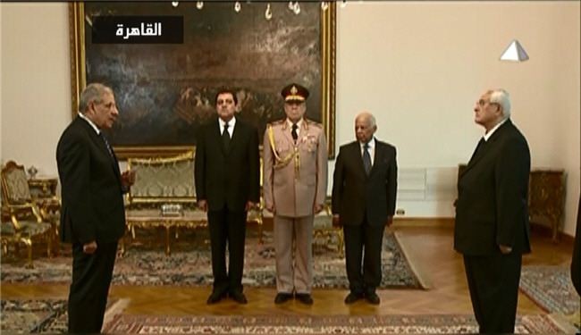 أول حكومة مصرية بعد عزل مرسي تؤدي الیمین
