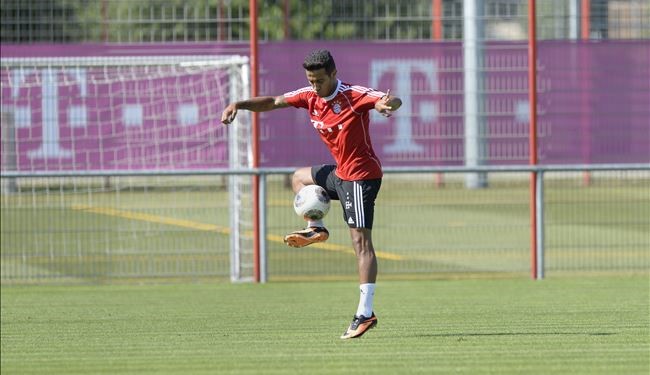 ألكانتارا يشارك في تدريبات بايرن ميونيخ ويداعب مولر