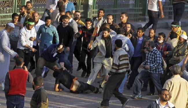 قتلى وجرحى باشتباكات بين انصار مرسي ومعارضيه