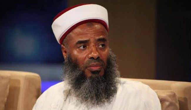 داعية سلفي يهين المرأة التونسية من على منبر الجمعة