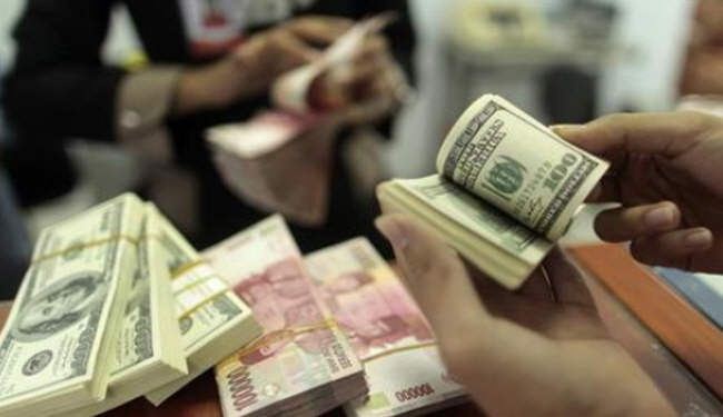 الدولار يتراجع بوجه عام بعد بيان المركزي الأمريكي