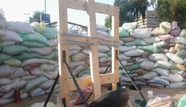 مؤيدو مرسي ينصبون المنجنيق في ميدان النهضة !!