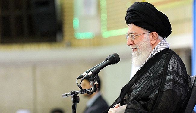 قائد الثورة يدعو الى التمسك بالوحدة والتلاحم