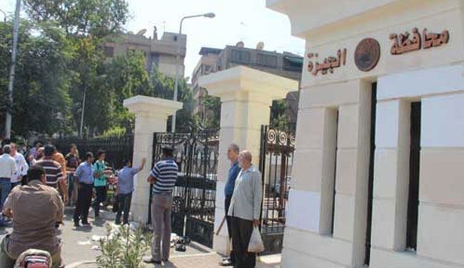 الإخوان يقتحمون مبنى محافظة الجيزة ويضرمون النار به