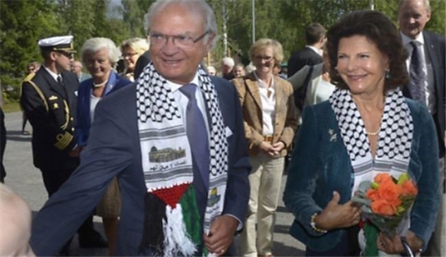 چفیه فلسطینی بر گردن پادشاه سوئد