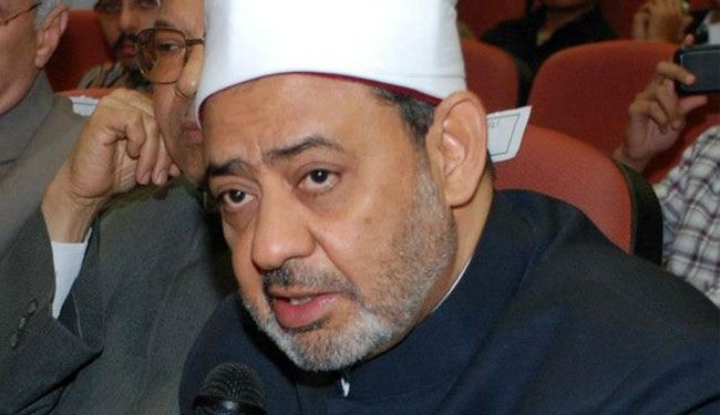 شيخ الأزهر يدعو القوى في مصر إلى فتح باب التصالح