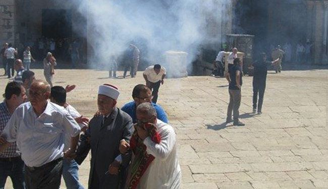عشرات الاصابات والاعتقالات جراء اقتحام المسجد الاقصى
