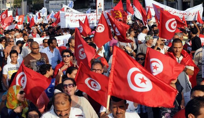 الاف المتظاهرين في تونس يطالبون باسقاط الحكومة