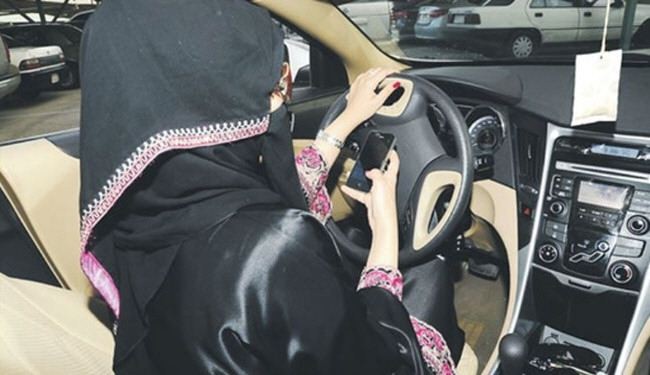 المطالبة برفع الحظر على قيادة المرأة للسيارات