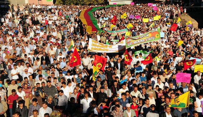 لماذا تظاهر اكراد تركيا ضد حزمة مقترحات اردوغان؟