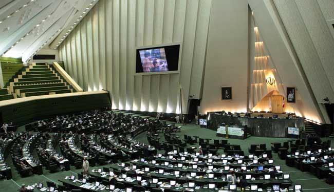 البرلمان الايراني يؤكد على  الغاء الحظر واحترام حقوق الشعب