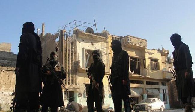 داعش تسيطر على مقر للحر بحلب والبغل يلوذ بالفرار!!