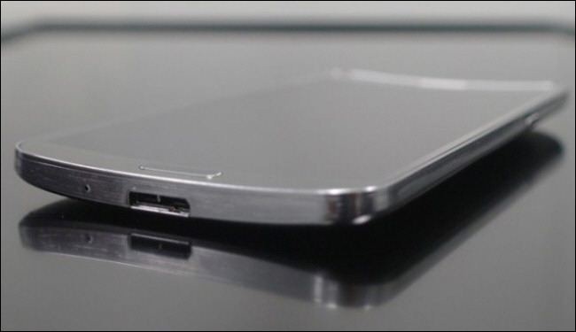 سامسونج تكشف عن هاتف Galaxy Round بشاشة منحنية